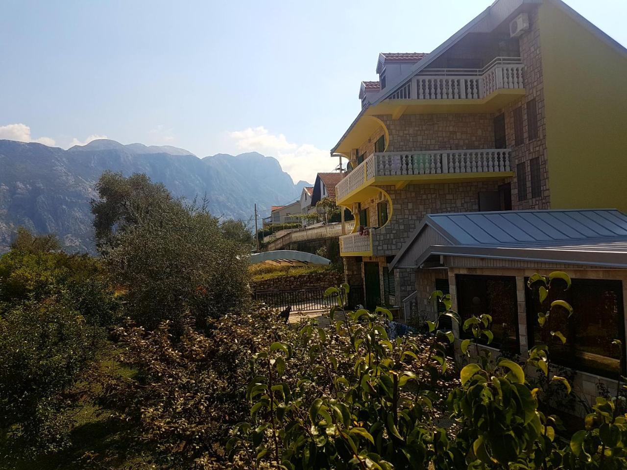 Apartment Ksenija Kotor Exterior foto